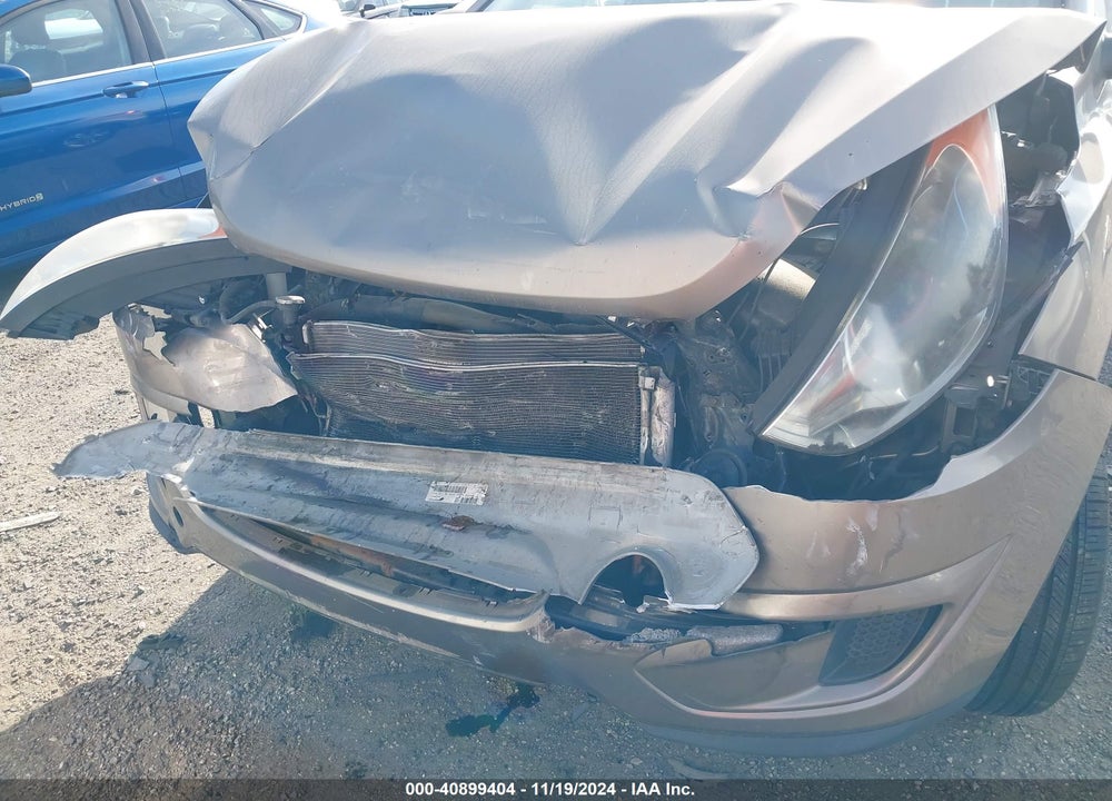 2011 HYUNDAI TUCSON GLS VIN: KM8JUCACXBU242210