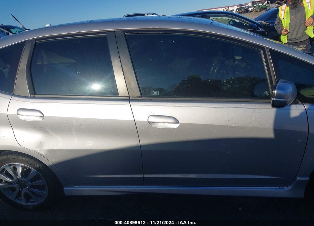 2013 HONDA FIT SPORT VIN: JHMGE8H51DC039391
