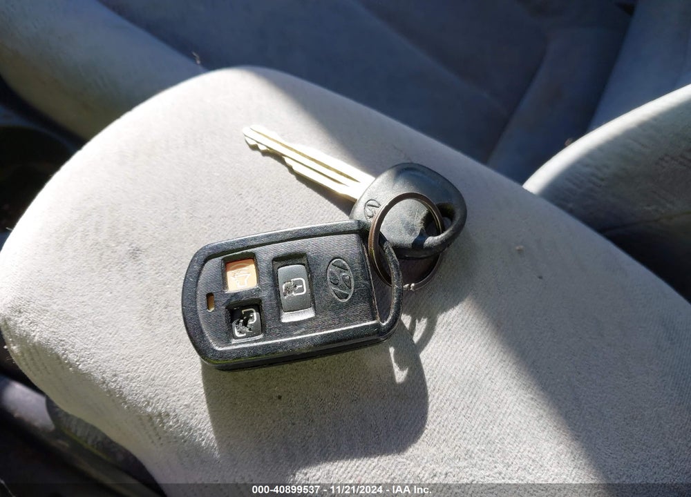 2005 HYUNDAI ELANTRA GLS/GT VIN: KMHDN46D35U139880