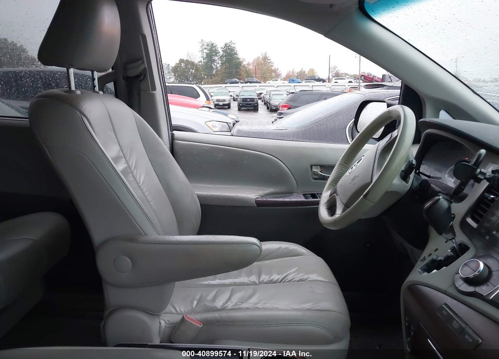 2011 TOYOTA SIENNA XLE LIMITED VIN: 5TDYK3DC3BS011674