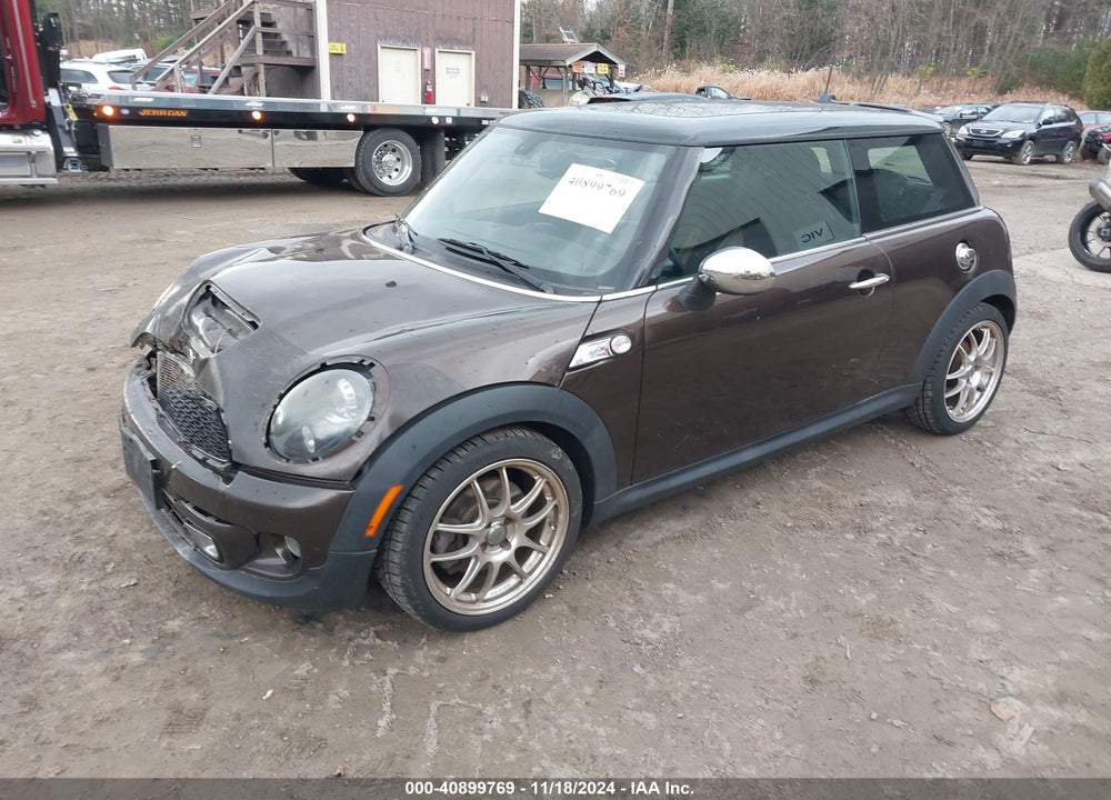 2011 MINI COOPER S VIN: WMWSV3C55BTY20611