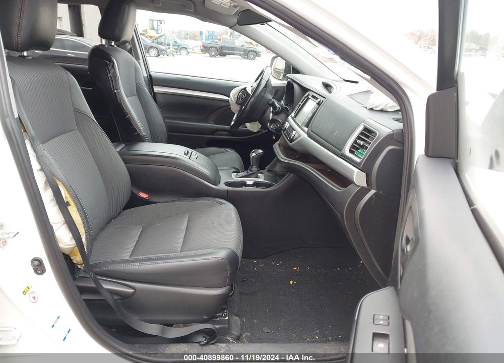 2019 TOYOTA HIGHLANDER LE PLUS VIN: 5TDBZRFH9KS932424
