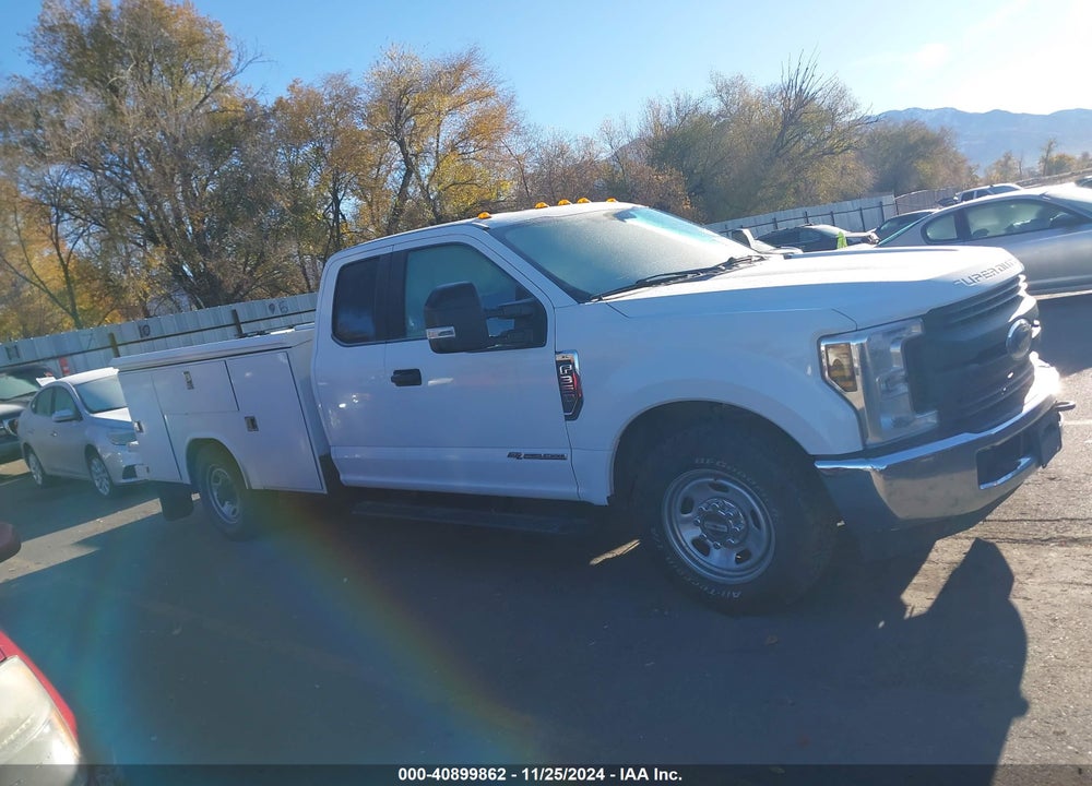 2019 FORD F-350 CHASSIS XL VIN: 1FD7X3ET4KED15710