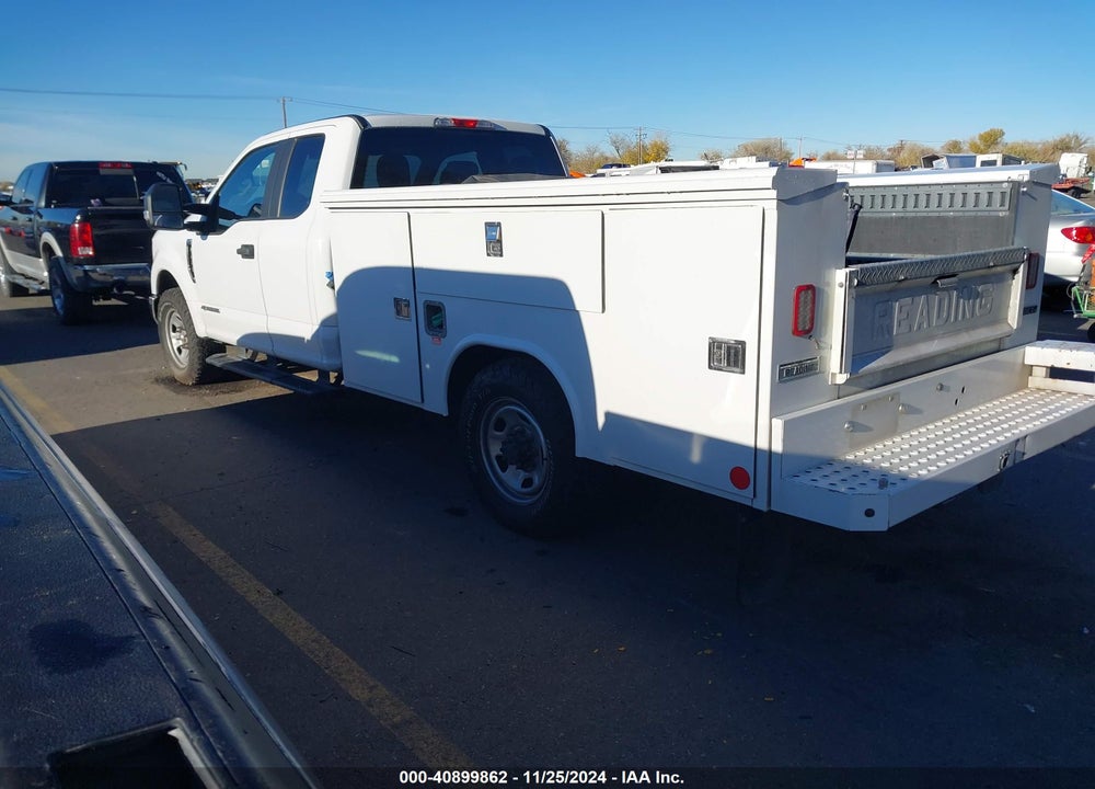 2019 FORD F-350 CHASSIS XL VIN: 1FD7X3ET4KED15710