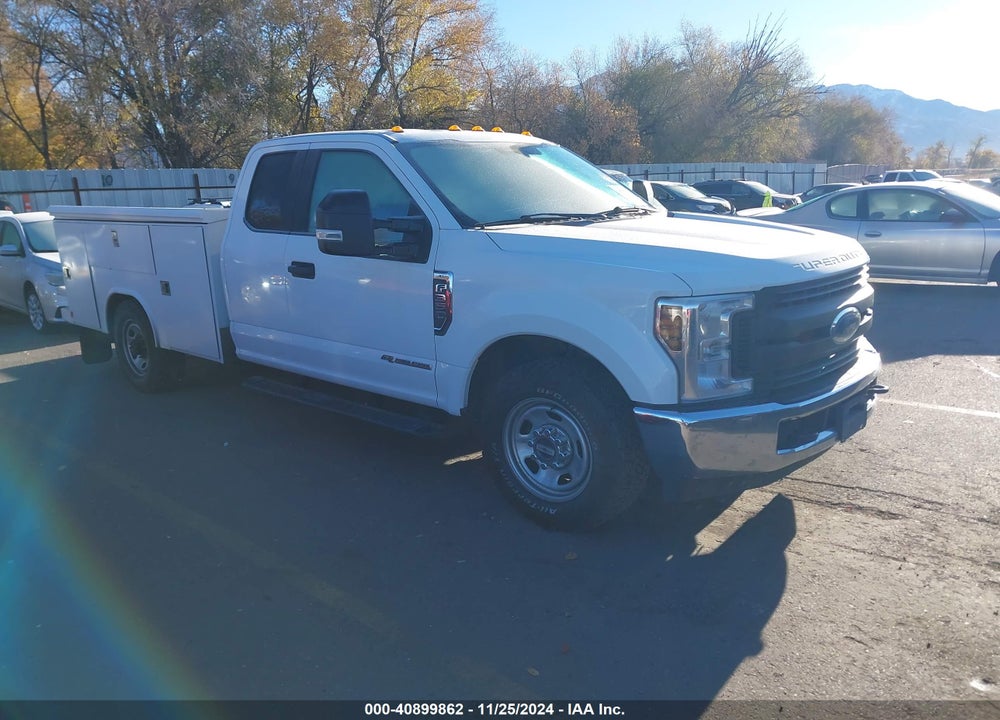 2019 FORD F-350 CHASSIS XL VIN: 1FD7X3ET4KED15710
