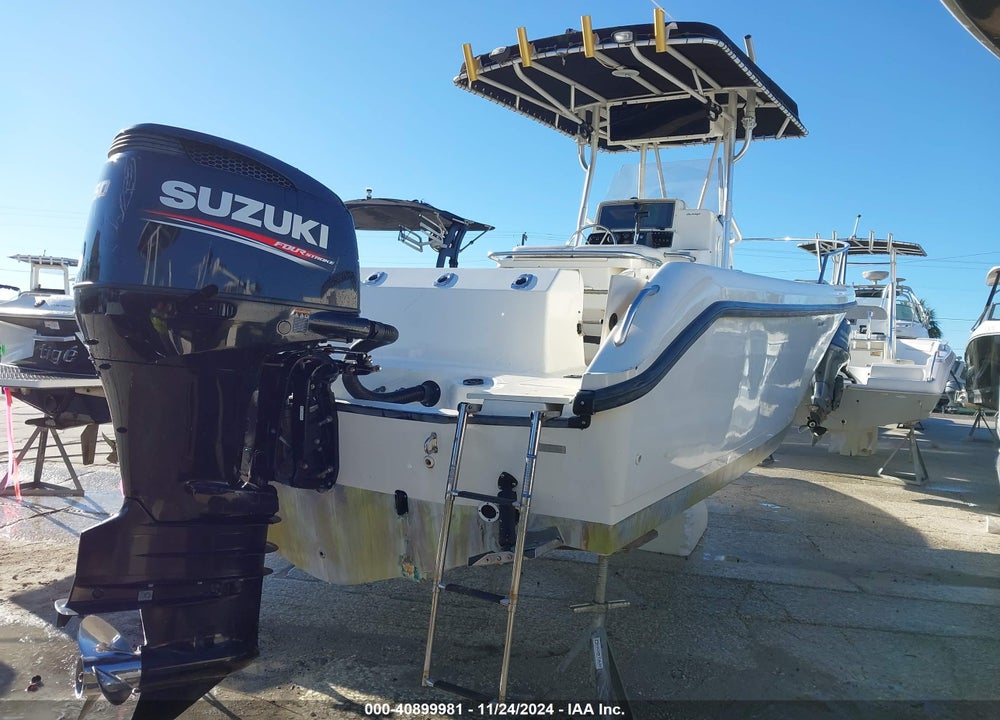 1999 BOSTON WHALER BOAT VIN: BWCAK260L899