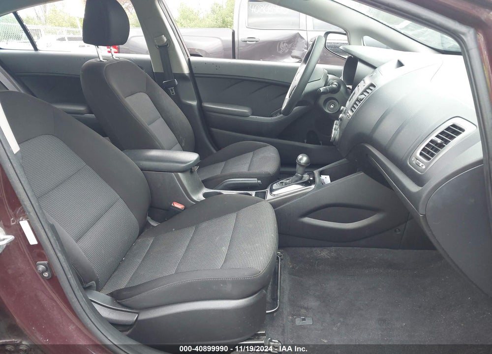 2017 KIA FORTE LX VIN: 3KPFK4A71HE140570