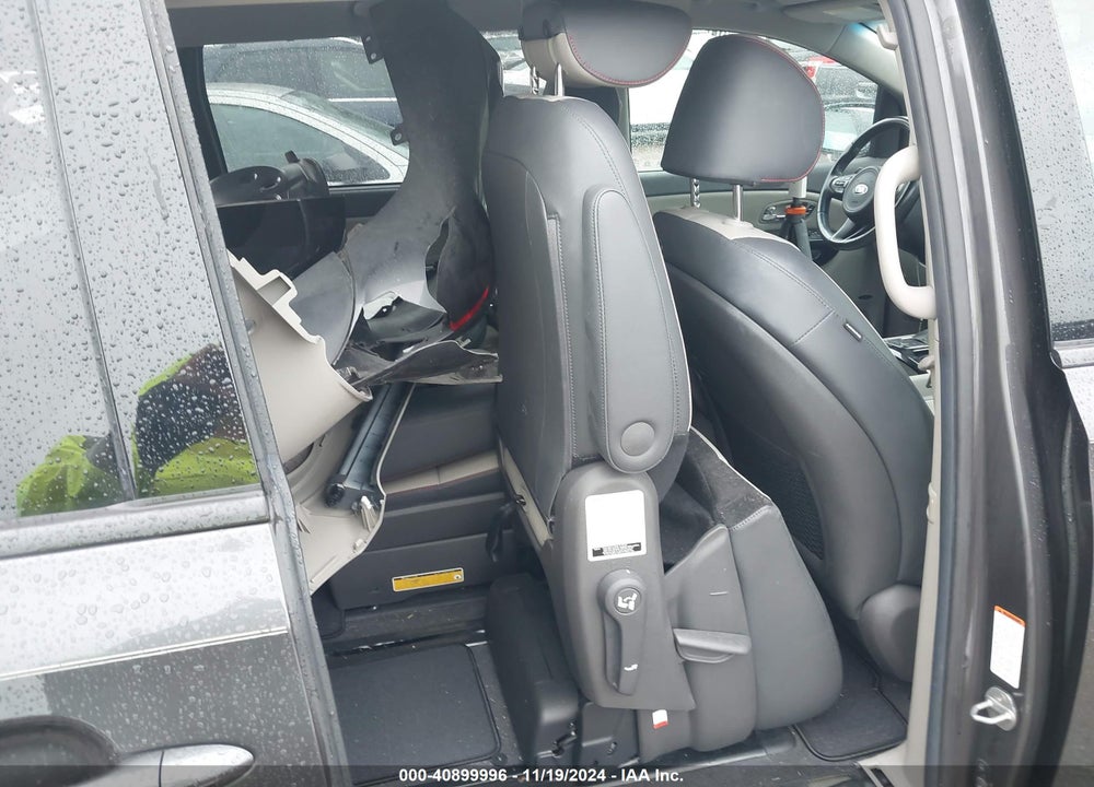 2018 KIA SEDONA SX VIN: KNDMC5C12J6366678