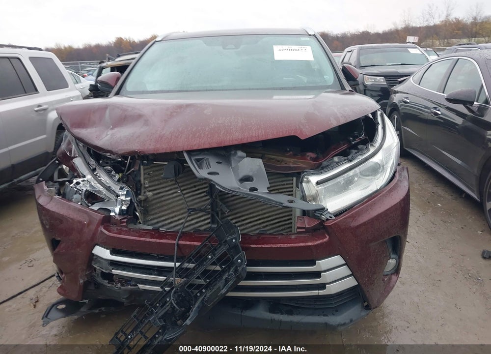 2019 TOYOTA HIGHLANDER XLE VIN: 5TDJZRFH8KS958539