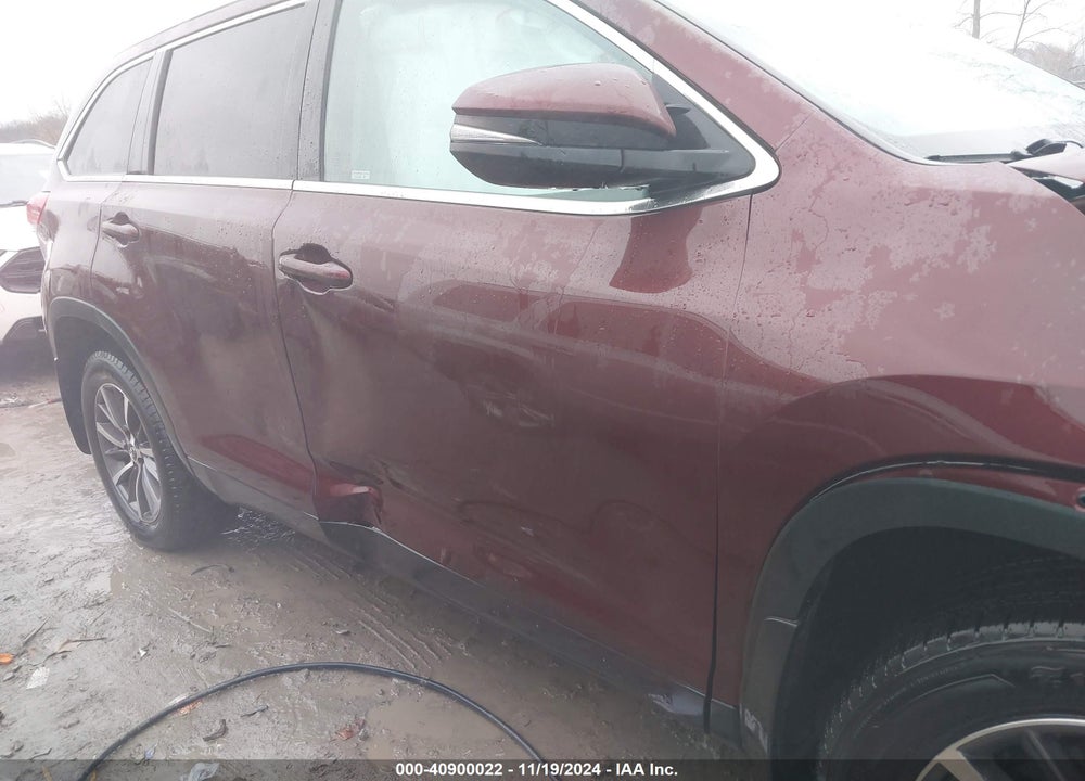 2019 TOYOTA HIGHLANDER XLE VIN: 5TDJZRFH8KS958539