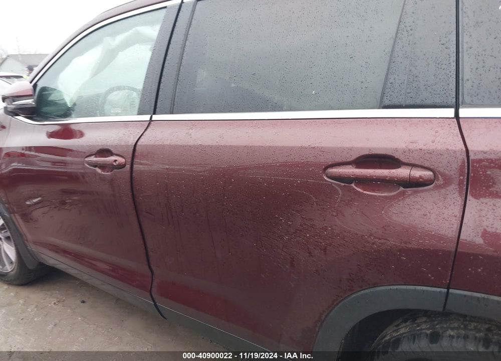 2019 TOYOTA HIGHLANDER XLE VIN: 5TDJZRFH8KS958539