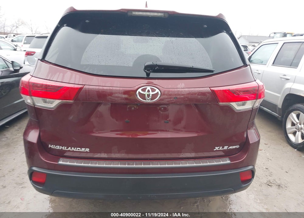 2019 TOYOTA HIGHLANDER XLE VIN: 5TDJZRFH8KS958539