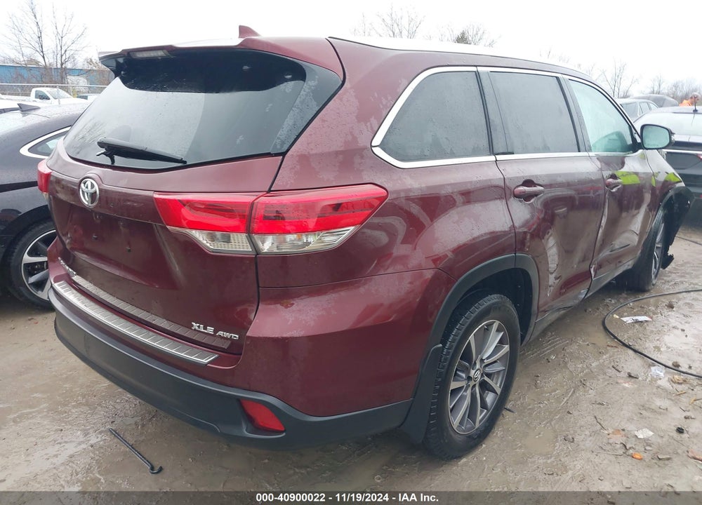 2019 TOYOTA HIGHLANDER XLE VIN: 5TDJZRFH8KS958539