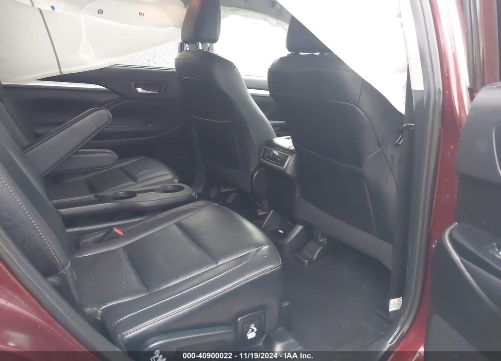 2019 TOYOTA HIGHLANDER XLE VIN: 5TDJZRFH8KS958539