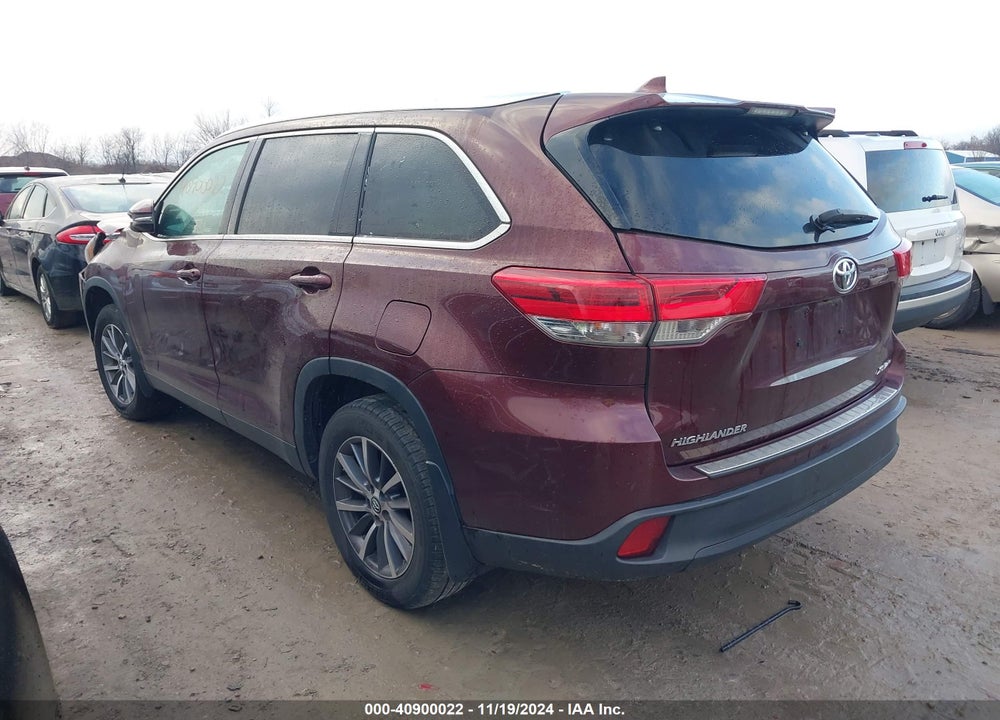 2019 TOYOTA HIGHLANDER XLE VIN: 5TDJZRFH8KS958539