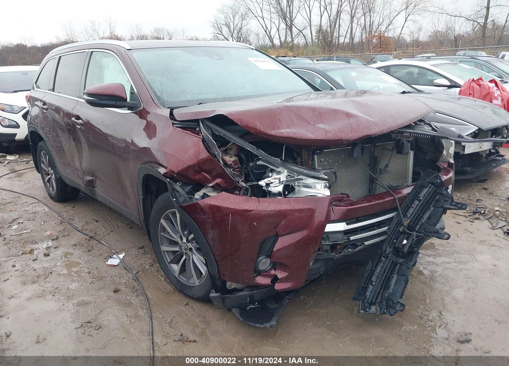 2019 TOYOTA HIGHLANDER XLE VIN: 5TDJZRFH8KS958539