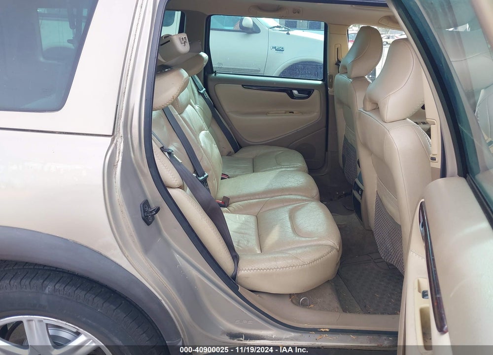 2004 VOLVO XC70 2.5T VIN: YV1SZ59H641135689