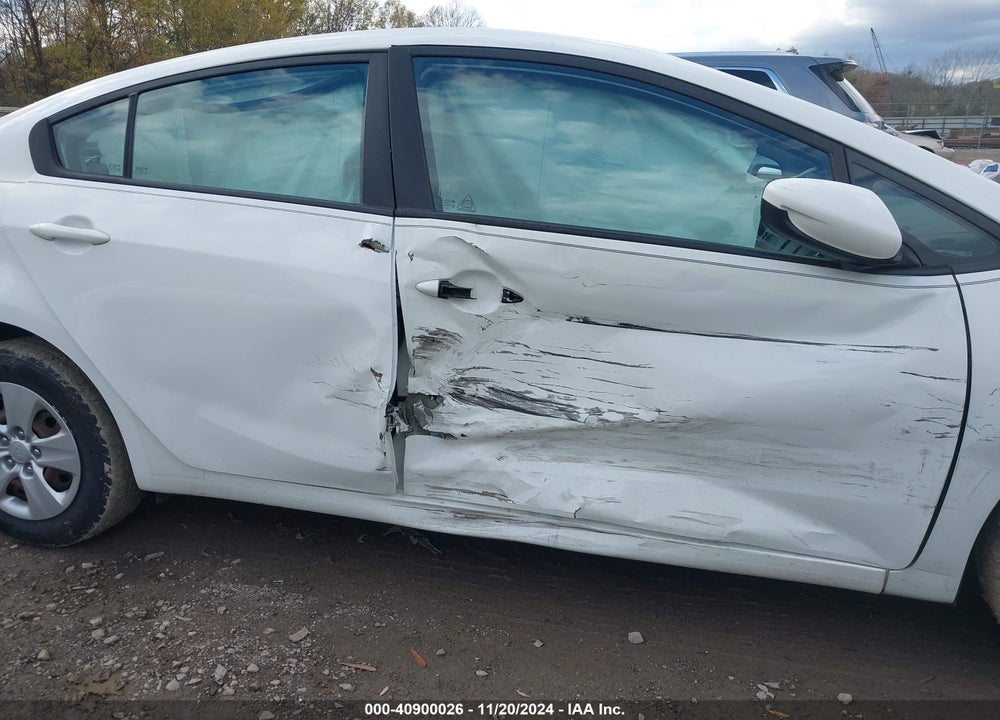2017 KIA FORTE LX VIN: 3KPFK4A76HE115230