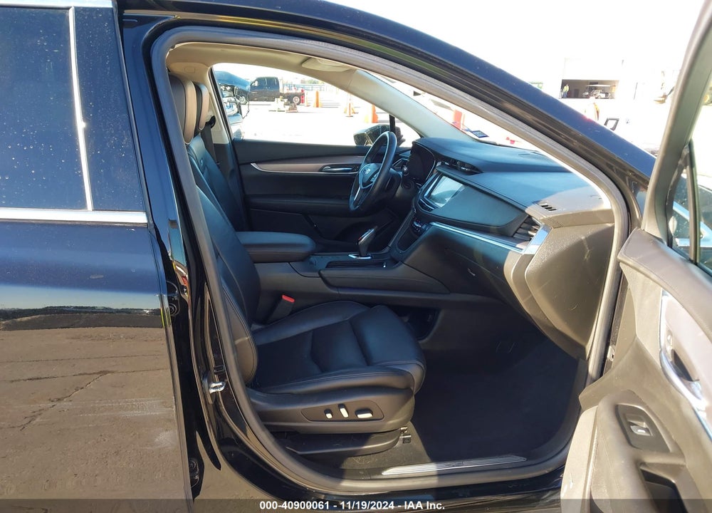 2017 CADILLAC XT5 LUXURY VIN: 1GYKNBRSXHZ214019