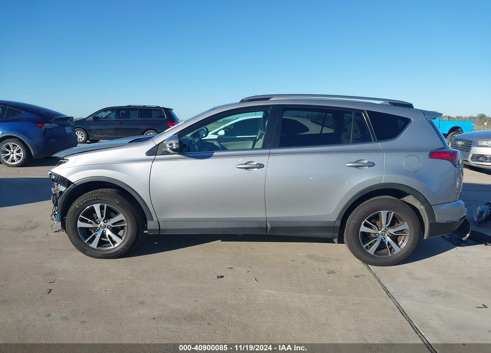 2018 TOYOTA RAV4 ADVENTURE/XLE VIN: 2T3WFREV1JW425497