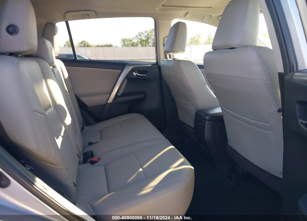 2018 TOYOTA RAV4 ADVENTURE/XLE VIN: 2T3WFREV1JW425497