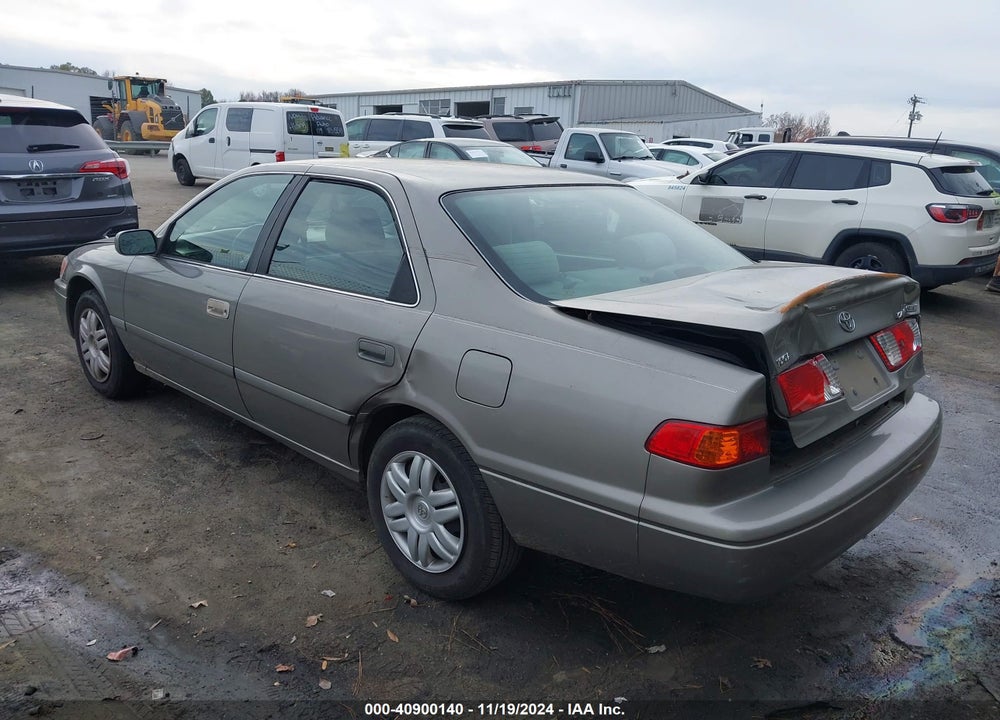 2000 TOYOTA CAMRY LE VIN: 4T1BG22K0YU658111