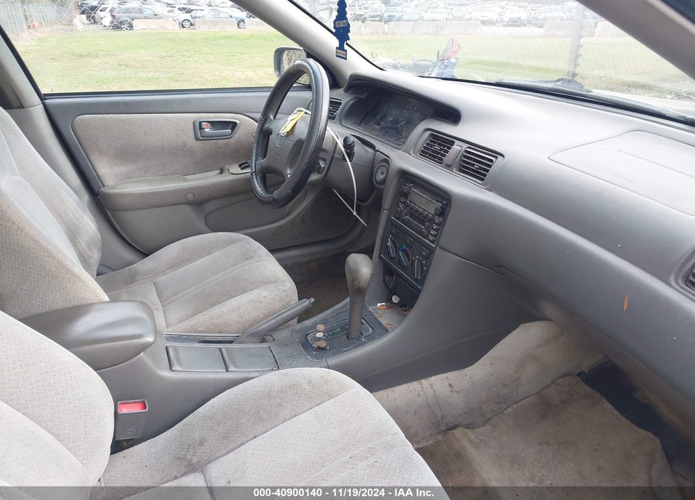 2000 TOYOTA CAMRY LE VIN: 4T1BG22K0YU658111