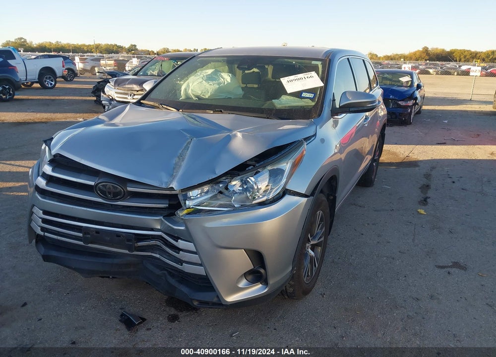 2018 TOYOTA HIGHLANDER LE VIN: 5TDBZRFH0JS486114