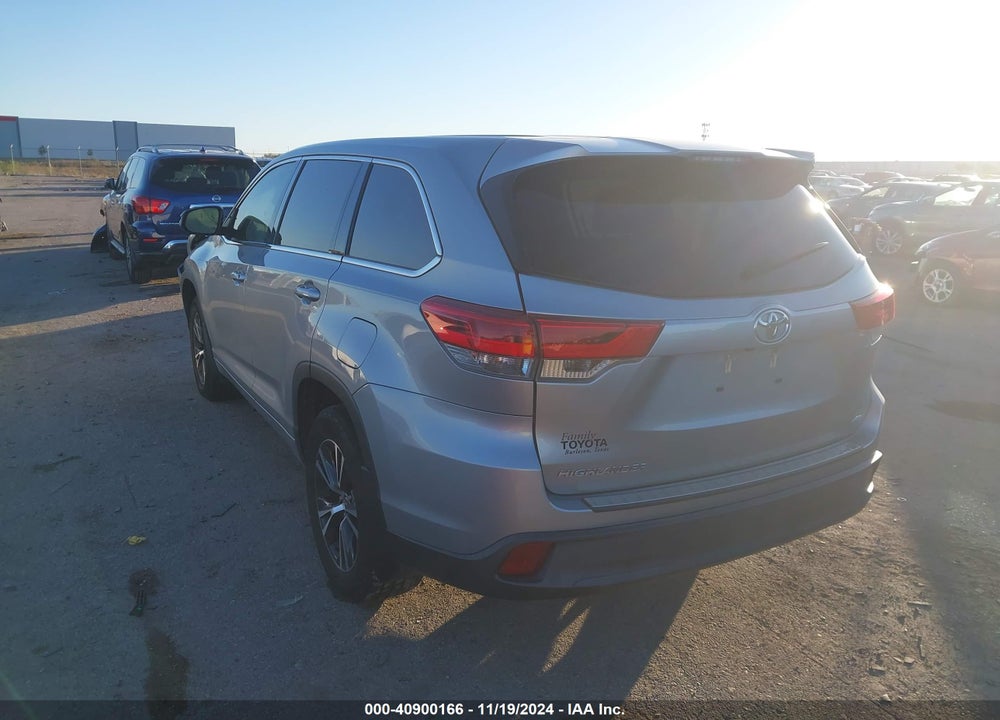 2018 TOYOTA HIGHLANDER LE VIN: 5TDBZRFH0JS486114
