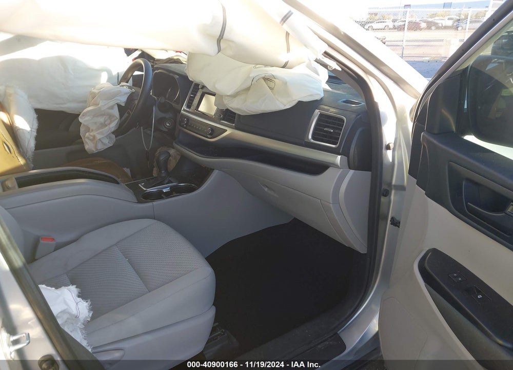 2018 TOYOTA HIGHLANDER LE VIN: 5TDBZRFH0JS486114