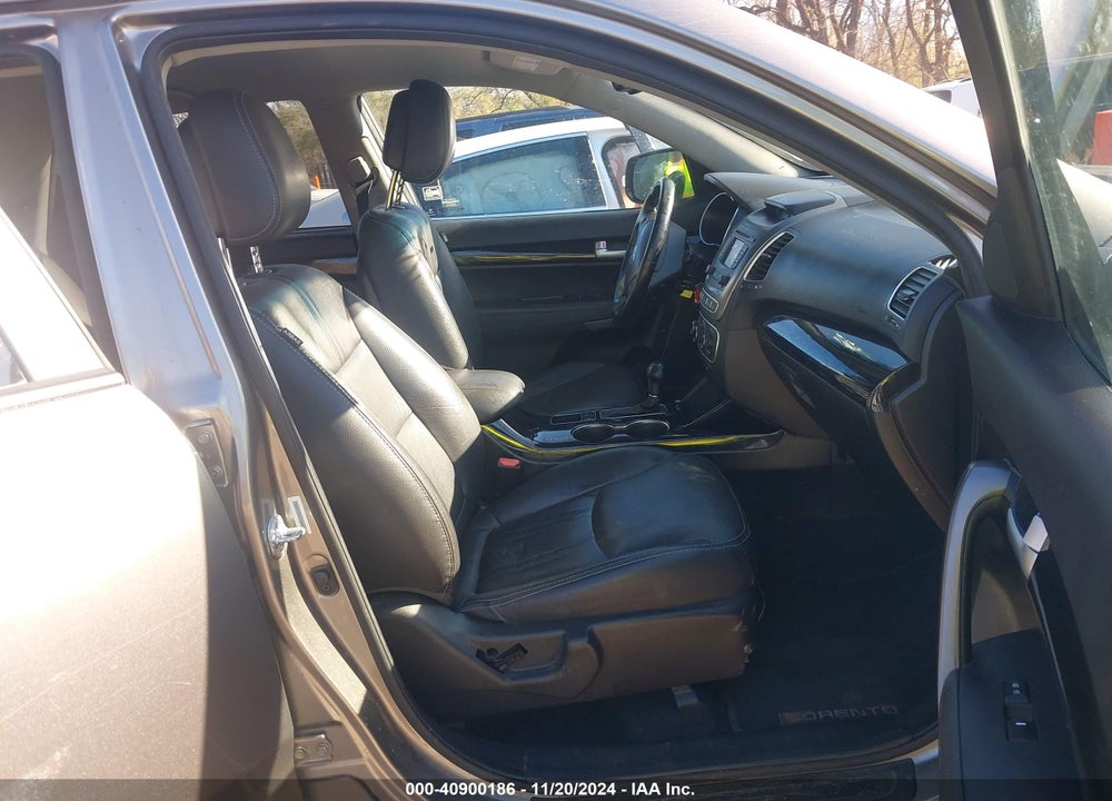 2015 KIA SORENTO LX VIN: 5XYKT3A67FG660253