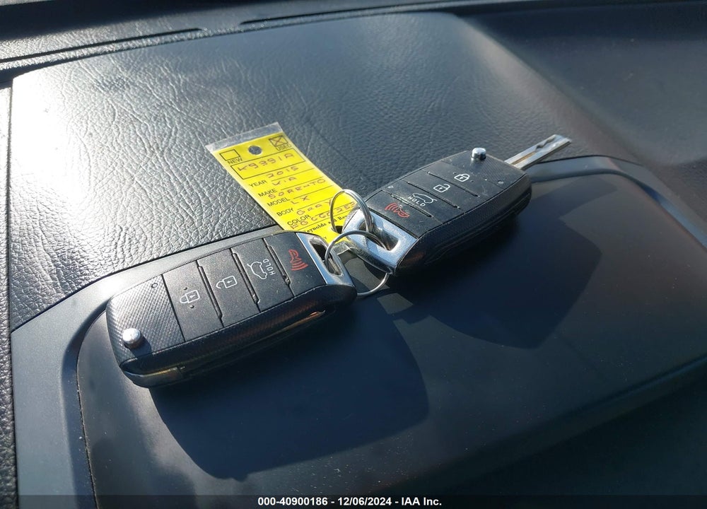 2015 KIA SORENTO LX VIN: 5XYKT3A67FG660253