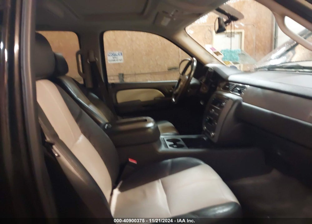 2008 CHEVROLET SUBURBAN 1500 LT VIN: 3GNFK16308G156677