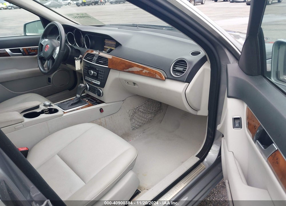 2012 MERCEDES-BENZ C 250 LUXURY/SPORT VIN: WDDGF4HB9CA636270