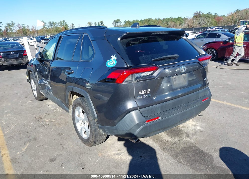 2019 TOYOTA RAV4 XLE VIN: JTMW1RFV3KD020513