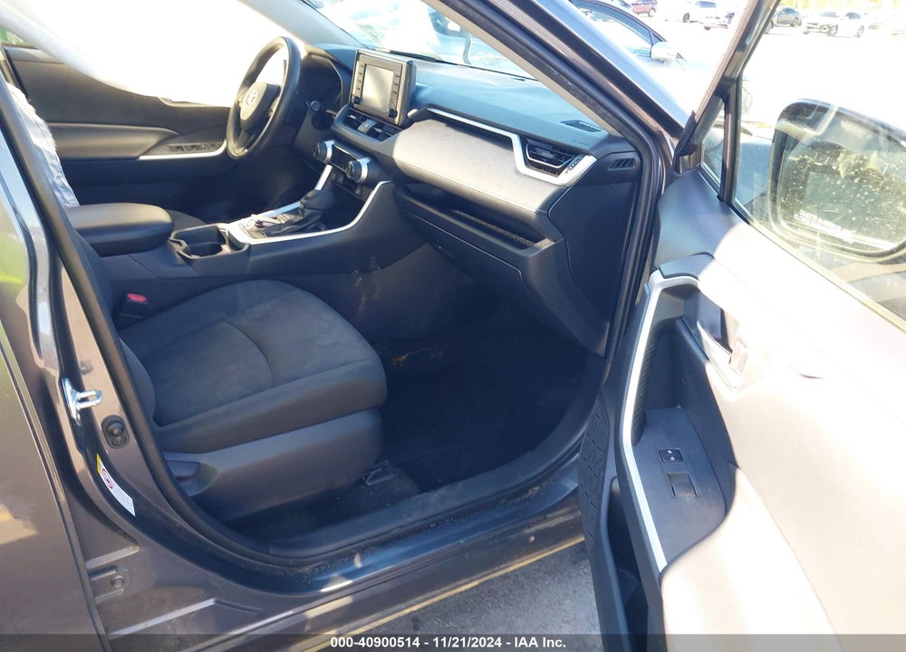 2019 TOYOTA RAV4 XLE VIN: JTMW1RFV3KD020513