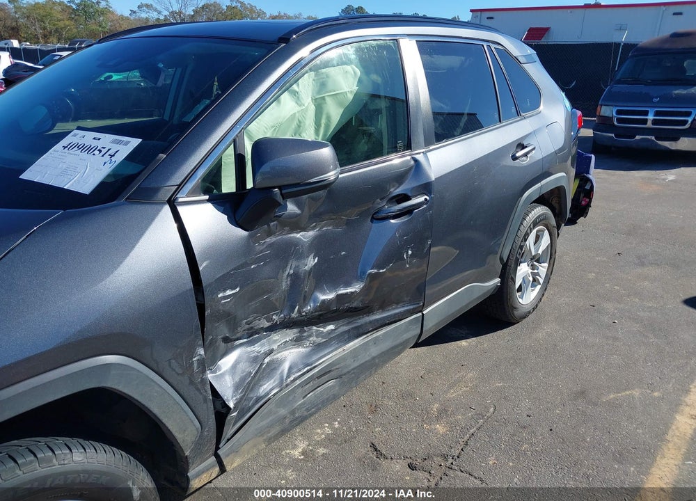 2019 TOYOTA RAV4 XLE VIN: JTMW1RFV3KD020513