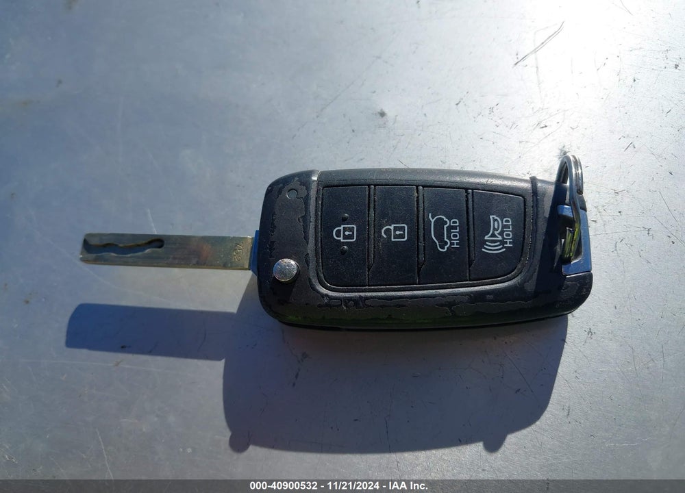 2019 HYUNDAI SANTA FE SE VIN: 5NMS23ADXKH083848