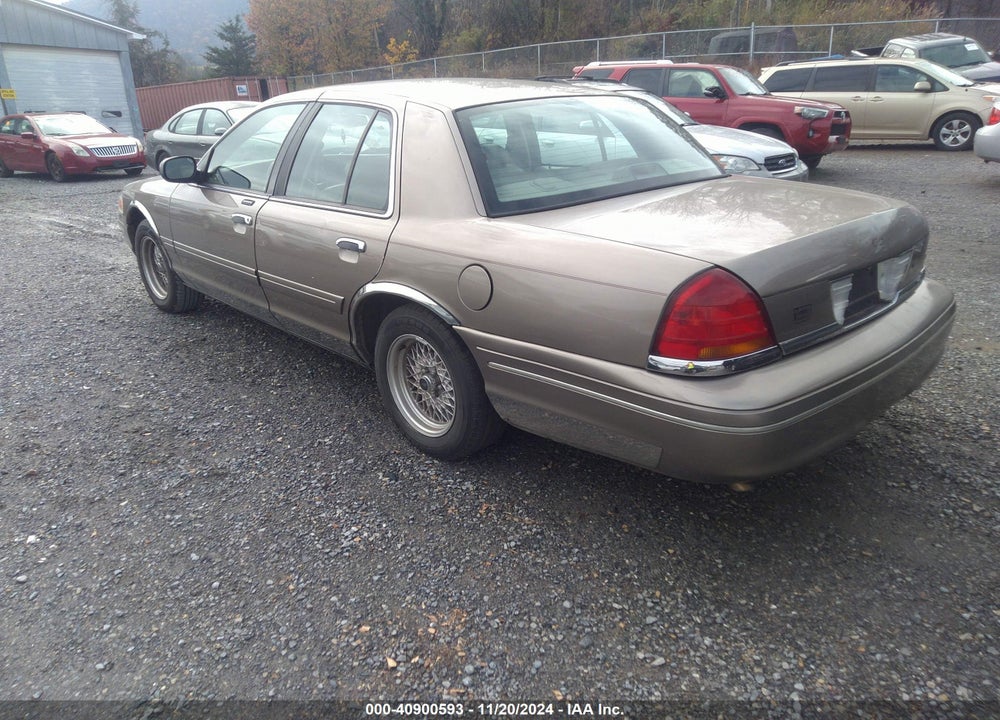 2001 FORD CROWN VICTORIA LX VIN: 2FAFP74W91X134365