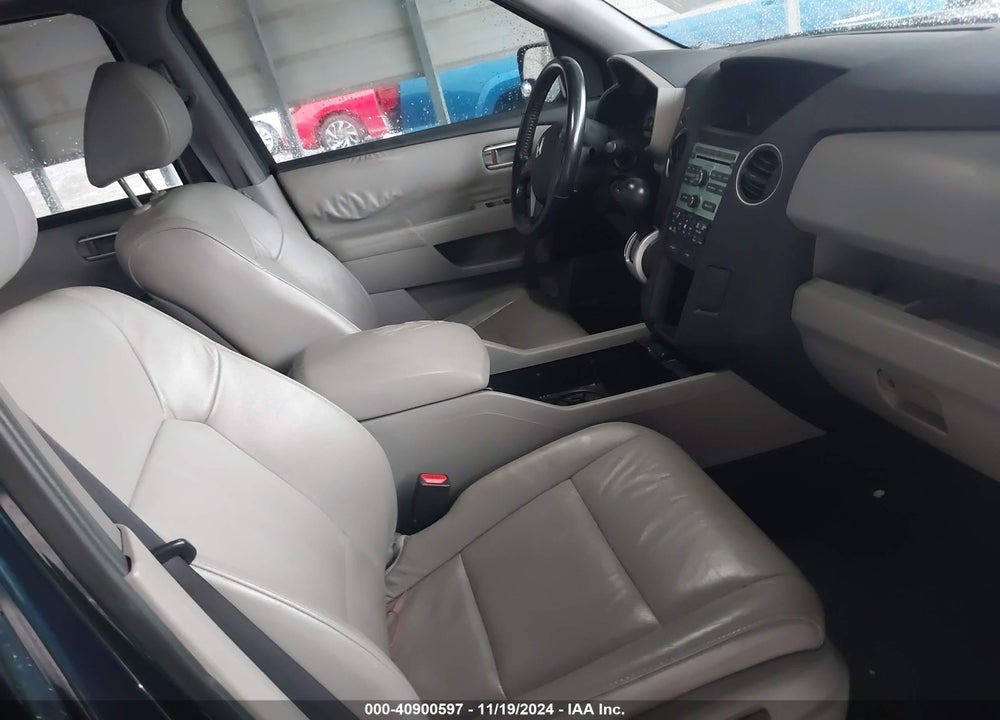 2010 HONDA PILOT EX-L VIN: 5FNYF3H51AB017167