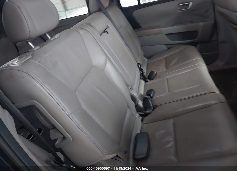 2010 HONDA PILOT EX-L VIN: 5FNYF3H51AB017167