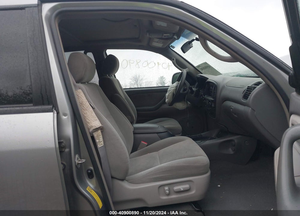 2005 TOYOTA SEQUOIA SR5 V8 VIN: 5TDBT44A65S240507