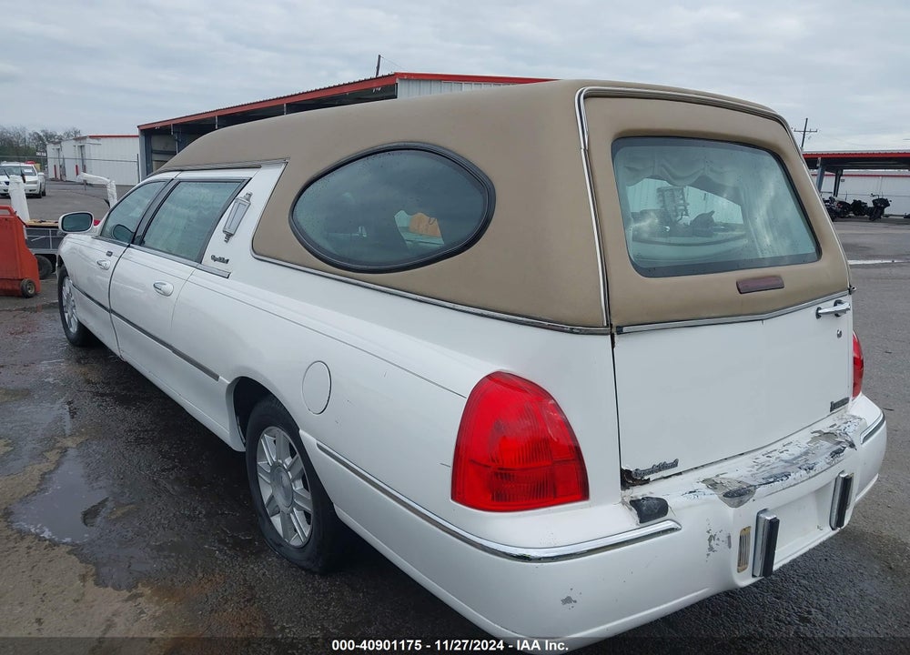 2007 LINCOLN TOWN CAR EXECUTIVE VIN: 1LJFM88W17Y626199