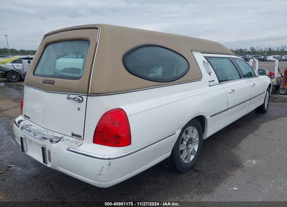 2007 LINCOLN TOWN CAR EXECUTIVE VIN: 1LJFM88W17Y626199
