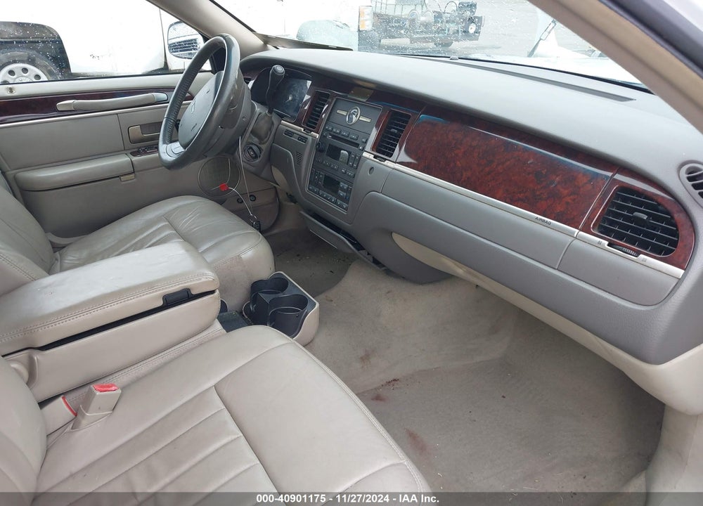 2007 LINCOLN TOWN CAR EXECUTIVE VIN: 1LJFM88W17Y626199