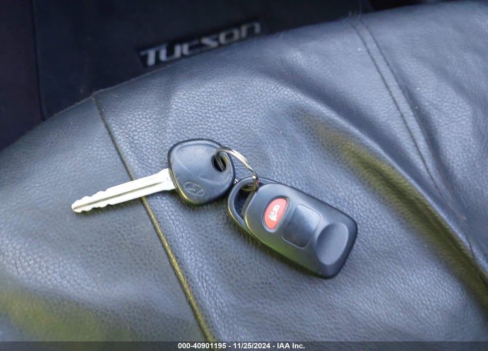 2011 HYUNDAI TUCSON GLS VIN: KM8JU3AC0BU271490