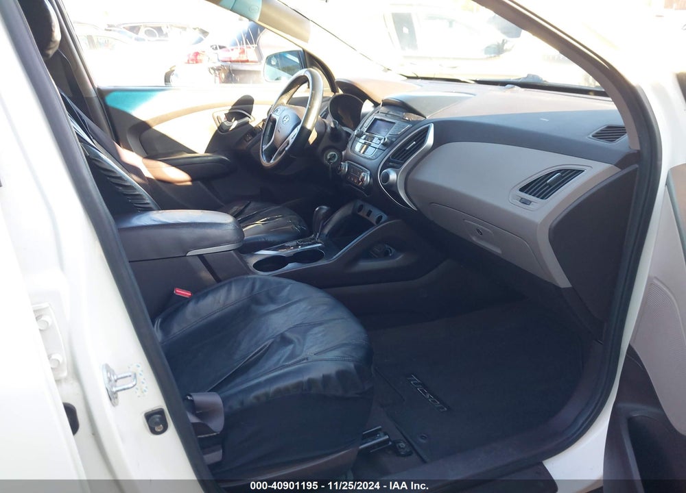 2011 HYUNDAI TUCSON GLS VIN: KM8JU3AC0BU271490