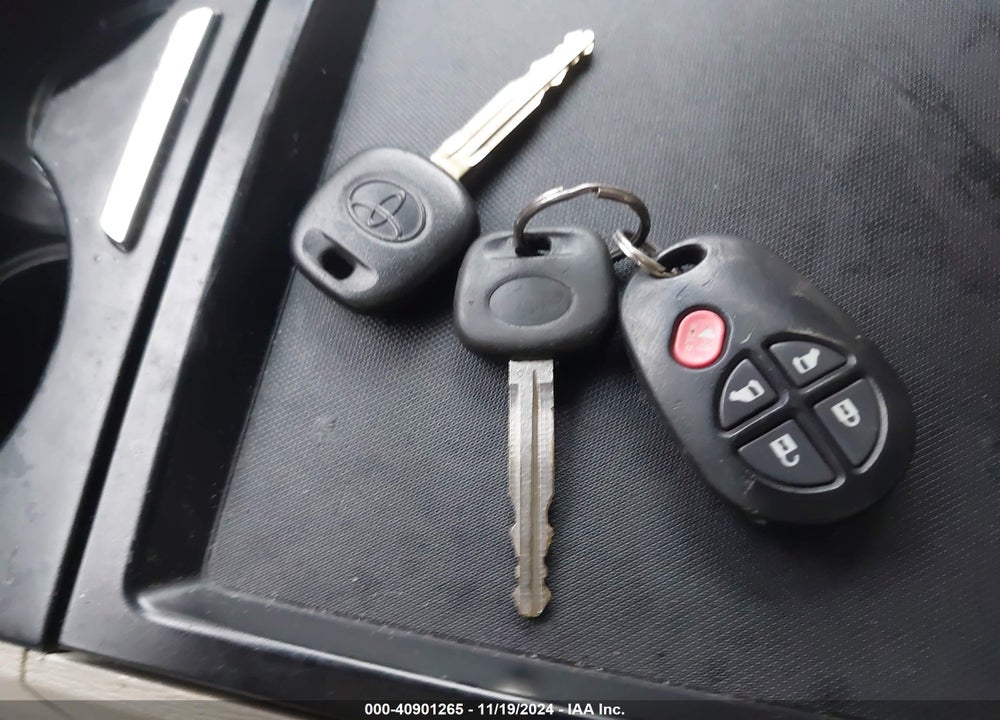 2011 TOYOTA SIENNA LE V6 VIN: 5TDKK3DC8BS135476
