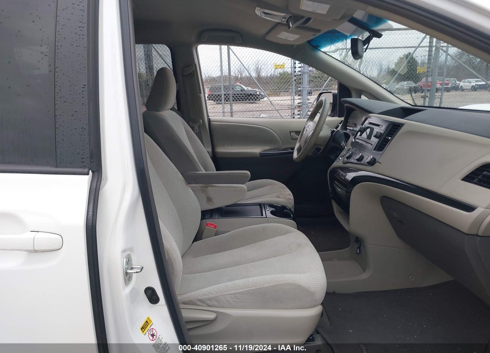 2011 TOYOTA SIENNA LE V6 VIN: 5TDKK3DC8BS135476