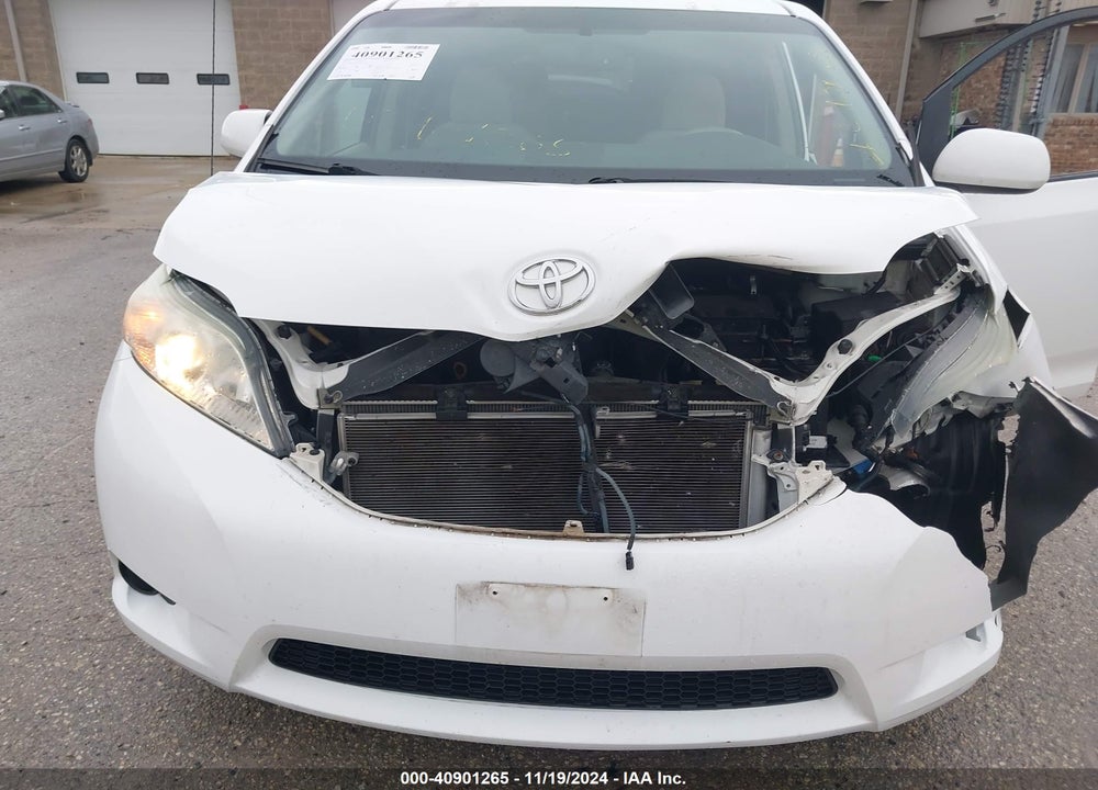2011 TOYOTA SIENNA LE V6 VIN: 5TDKK3DC8BS135476